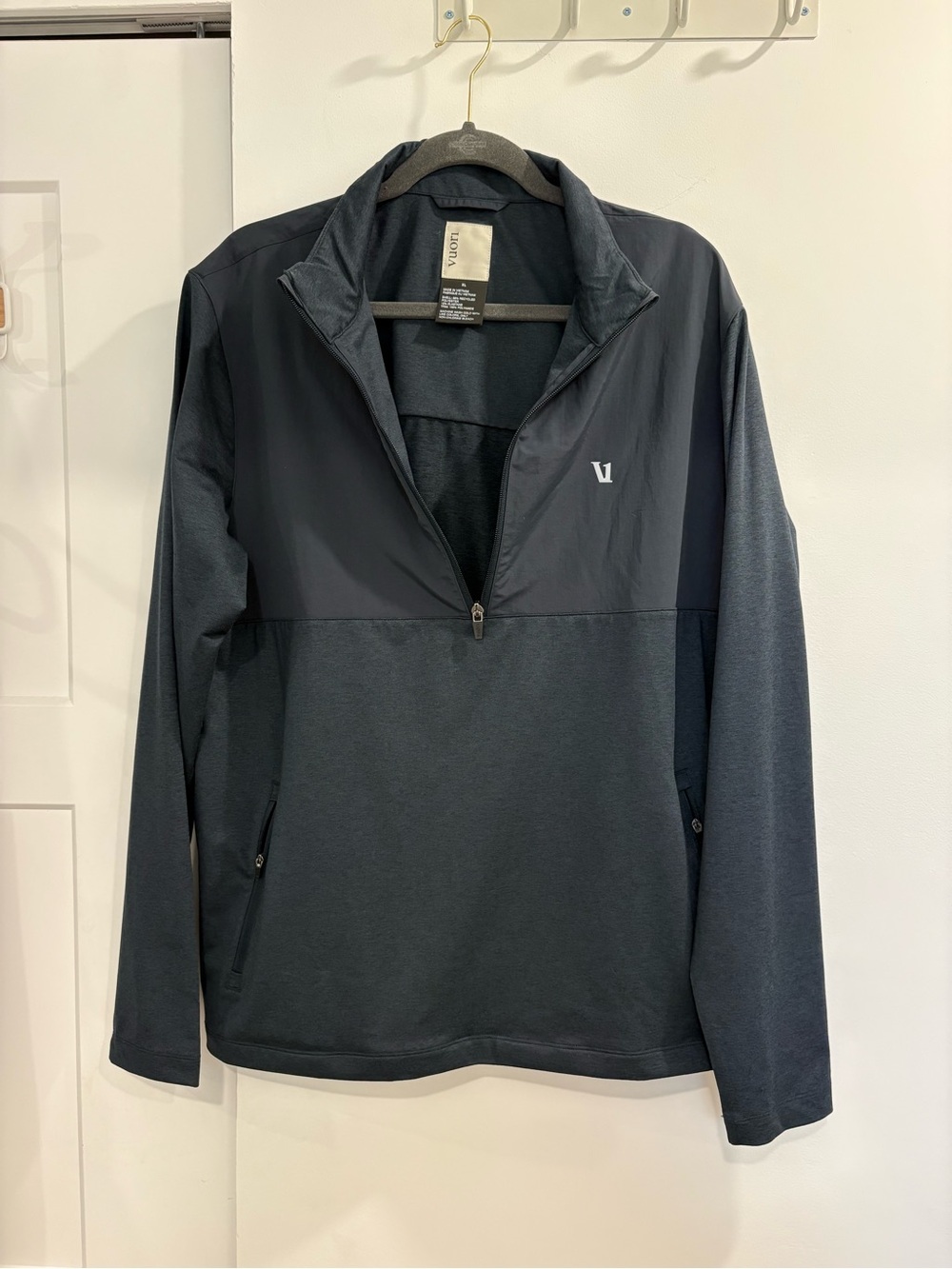 Vuori Men's Half-Zip Pullover Jacket in blue